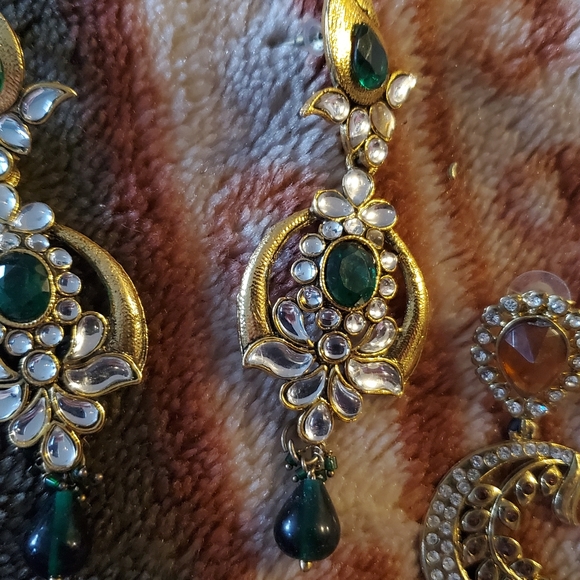 Jewelry - Picture 1 of 9